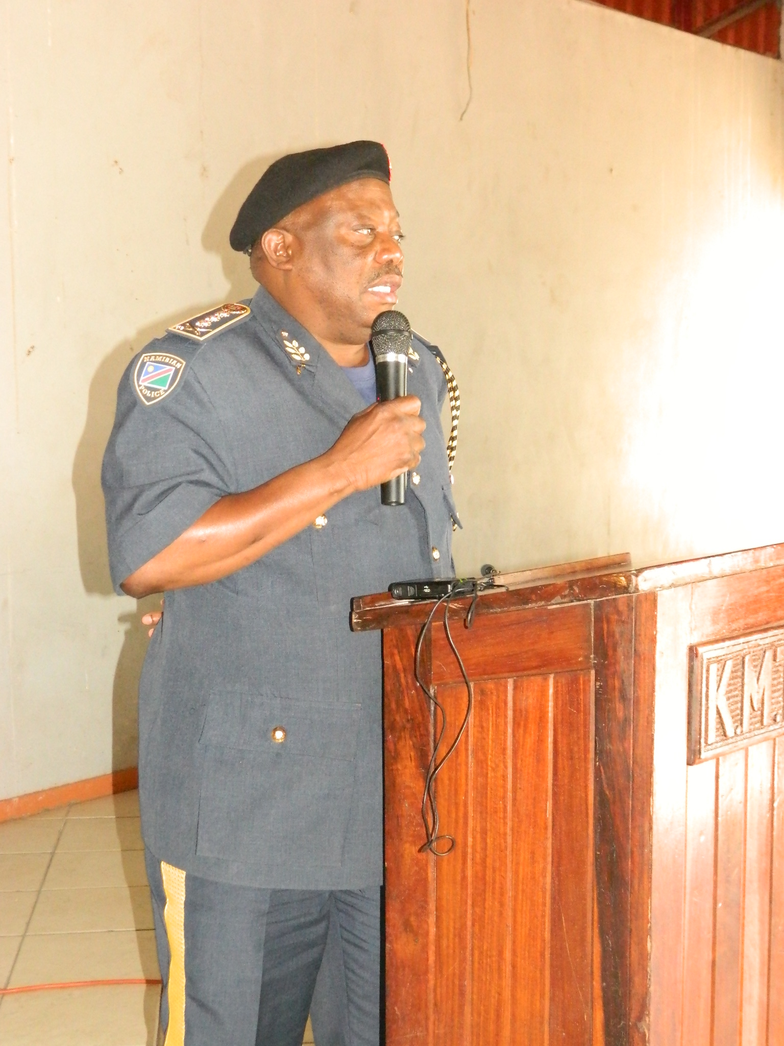 Police General lambasts police-officers to refrain from secession